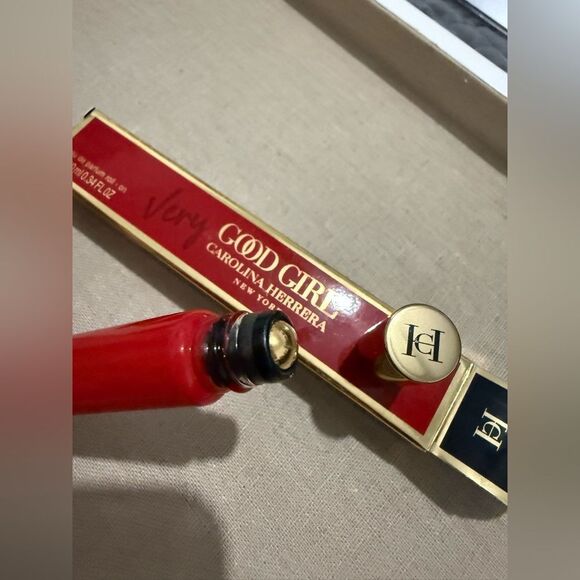 Carolina Herrera Very Good Girl Glam 10ml Eau de Parfum Roll-On - Picture 7 of 17